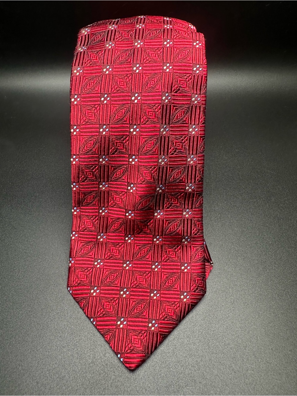 Red Geometric Pattern Men's Tie - Picture 2 of 4